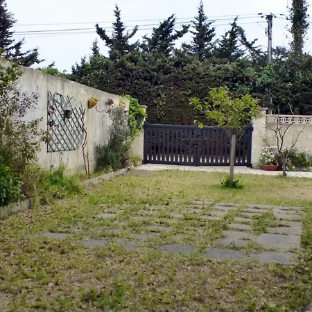 Spacious House With Garden Six-Fours-les-Plages